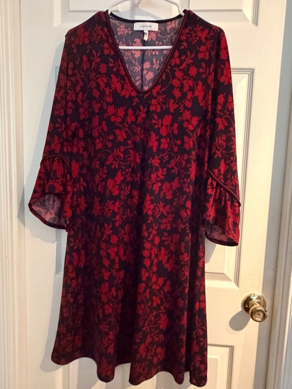 Lark & Ro Navy & Red Floral Dress | Bell Sleeve V-Neck Swing Dress | Size L